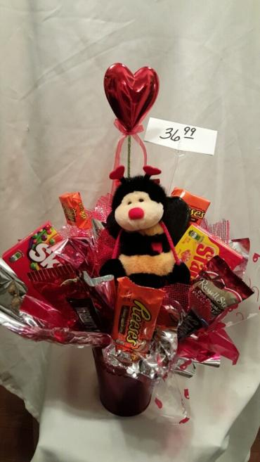 LOVEY CANDY BOUQUET WITH BUMBLE BEE