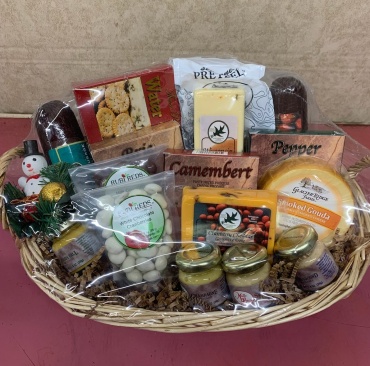BOUNTY GOURMET GIFT BASKET WITH CHEESE AND SAUSAGE