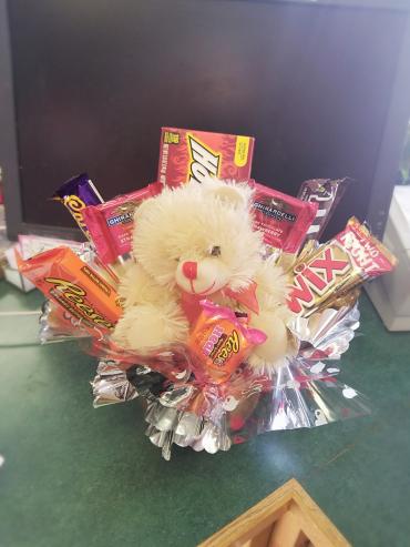 Valentine\'s Candy Bouquet with Plush Bear