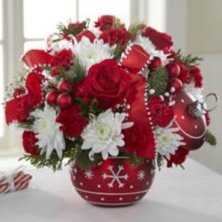 SOLD OUT!  SEASON\'S GREETINGS SNOWFLAKE BOUQUET