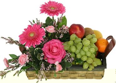 FRESH FRUIT AND PRETTY FLOWERS GIFT ARRANGEMENT