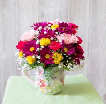 BRIGHT AND COLORFUL MUG FOR MOM