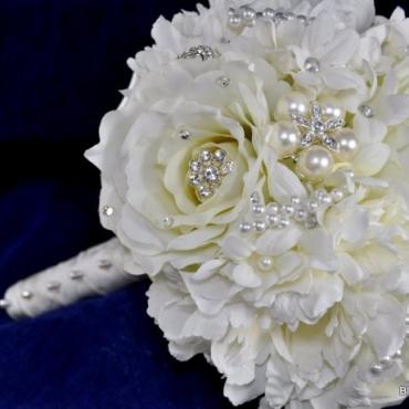 WHITE ROSES & BROACH WEDDING BOUQUET
