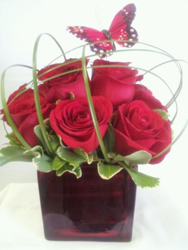 FANCIES FLOWERS RED ROSES DELIGHT