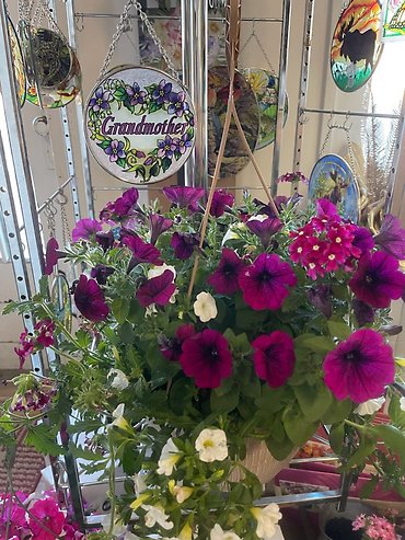 BLOOMING OUTDOOR HANGING GARDEN BASKET