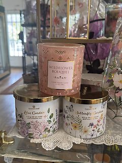 CANDLES! STRONG SCENT & LONG LASTING