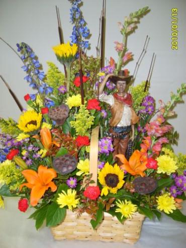 GARDEN FIGURINE BASKET