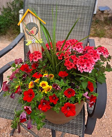 OUTDOOR ROUND COLORFUL GARDEN PLANTER